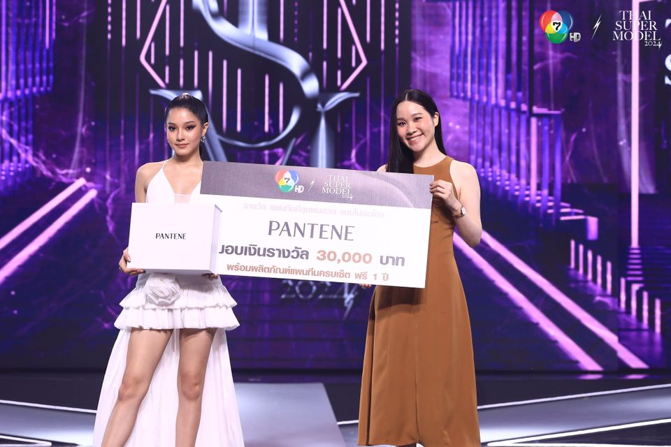 ภาพบรรยากาศแสดงความยินดีกับ ผู้ได้รับรางวัลพิเศษ ทุกท่านจากการประกวด THAI SUPERMODEL 2024