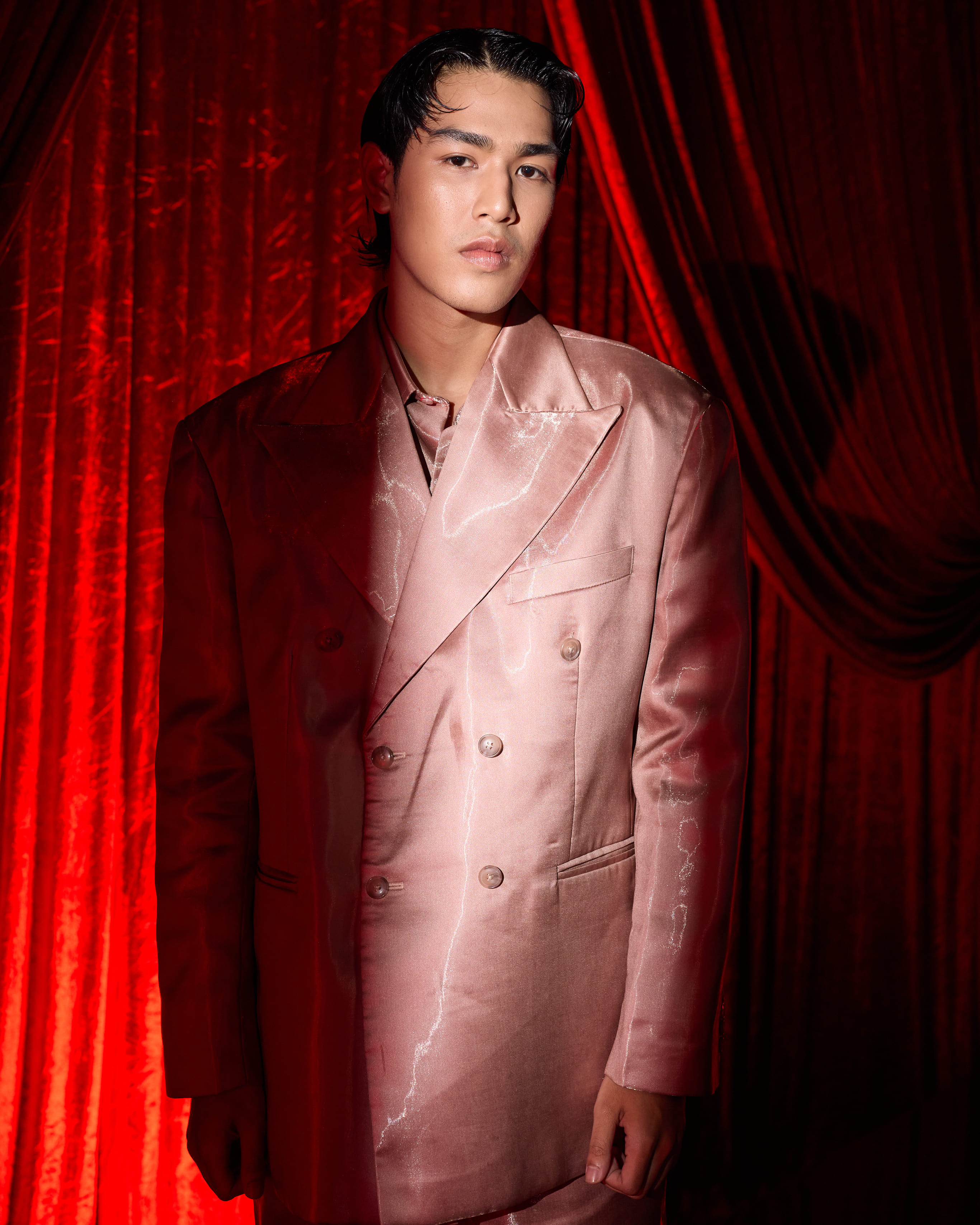 นิธิ อยู่คง